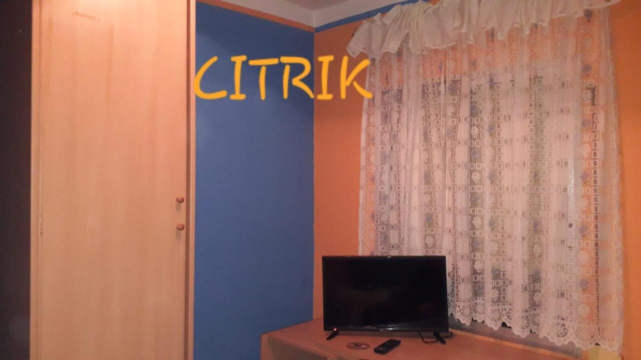 Citrik Wanda & Ifema Aeropuerto Bed & Breakfast Кослада Екстериор снимка